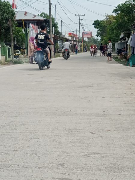 Jalan Cor Beton Pertama Dirasakan Masyarakat Bedagai