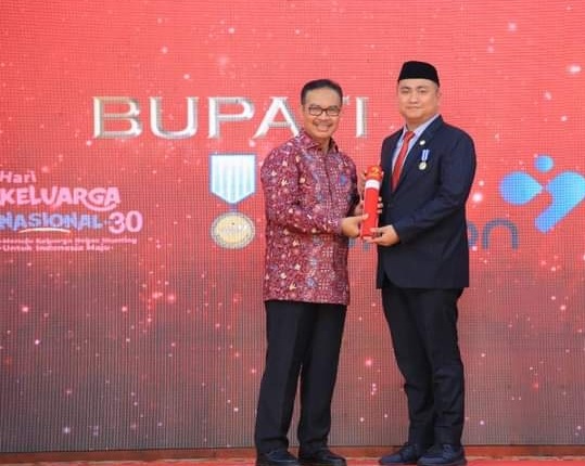 Bupati Labura Terima Penghargaan Manggala Karya Kencana