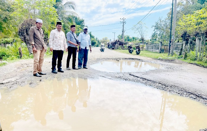 Jalan Provinsi Mirip Kubangan, Ketua DPRK Pidie Meradang