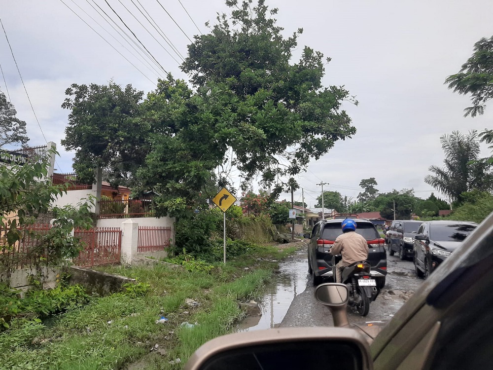 Jalan Provinsi Jurusan P.Siantar - Raya Rusak Lagi