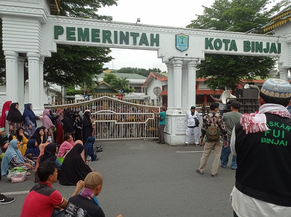 Massa Demo Kantor Wali Kota