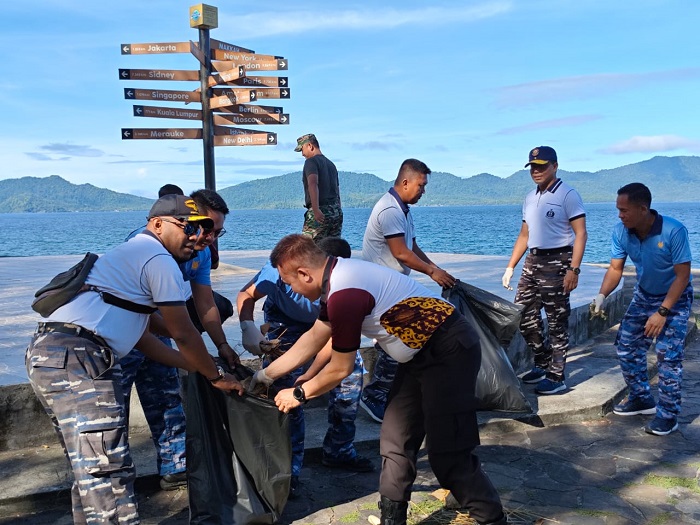 TNI Dan Polri Karya Bakti HUT Ke-79 TNI Di Sabang