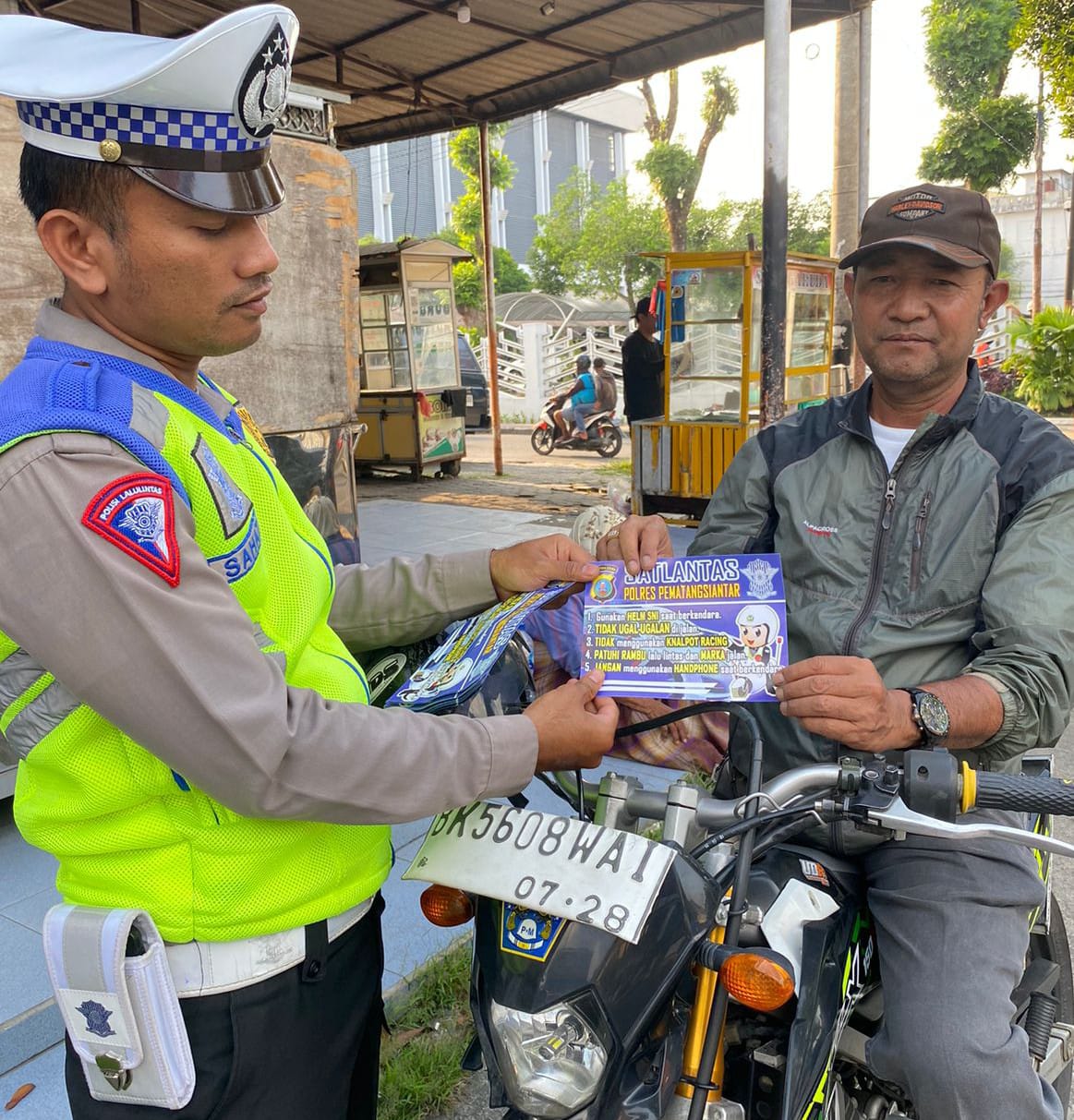 Polres P.Siantar Edukasi Masyarakat Pentingnya Ikuti Aturan