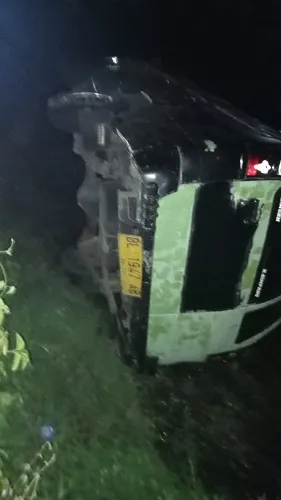 Hindari Bangkai Sapi, Mini Bus Tubruk Pengendara Sepeda Motor Di Rambayan