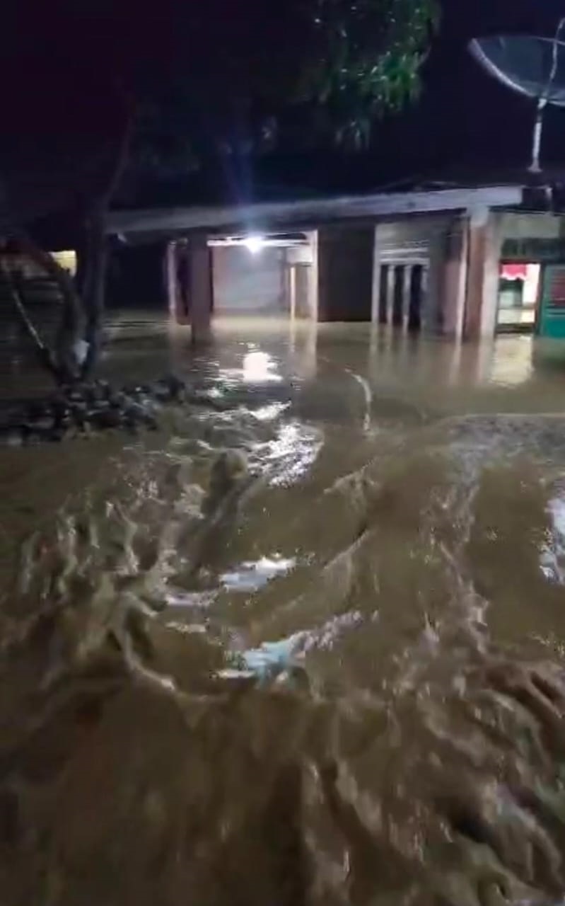 Banjir Mengalir Deras Melanda Desa Lawe Hijo Aceh Tenggara