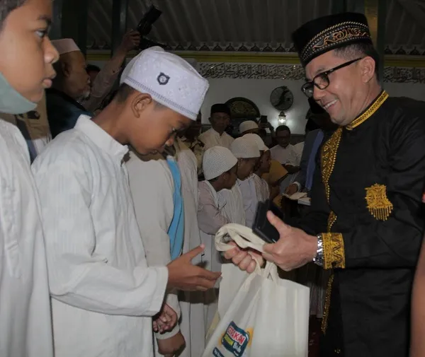 Safari Subuh JKPI, Bakri Siddiq Santuni Yatim Di Palembang