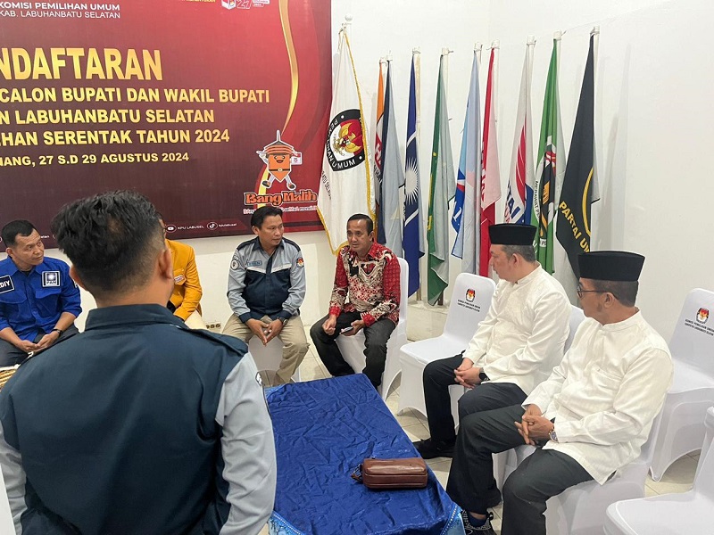 Hari Pertama, Gandhi-Naga Parlaungan Daftar Ke KPU Labusel