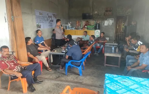 Kapolsek Curhat Jumat Bersama Masyarakat Di Wakop Beutong