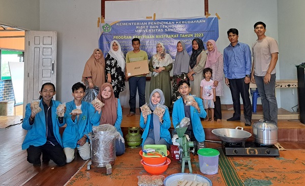 Dosen Unsam Beri Pelatihan Dan Alat Ke Mitra Di Desa Pusong Kapal