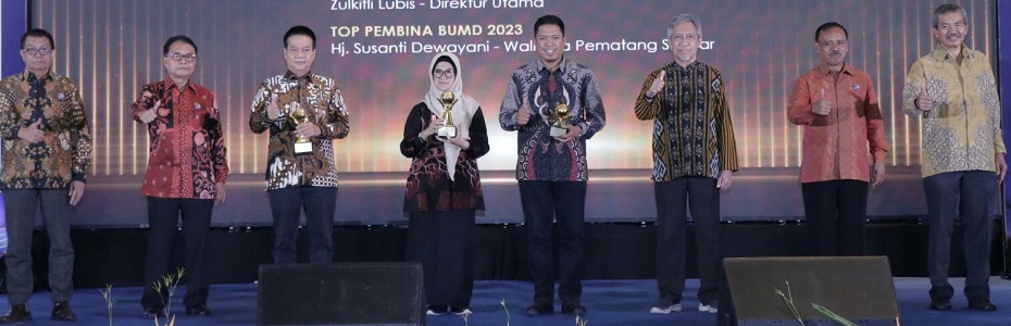 Wali Kota P.Siantar Kembali Terima Top Pembina BUMD Awards