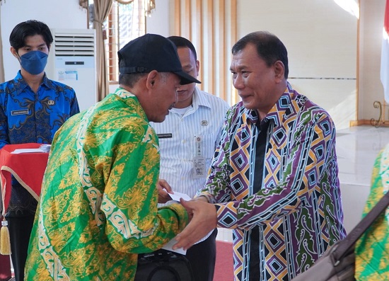 Bupati DS Lepas Kontingen Penas Petani Nelayan XVI