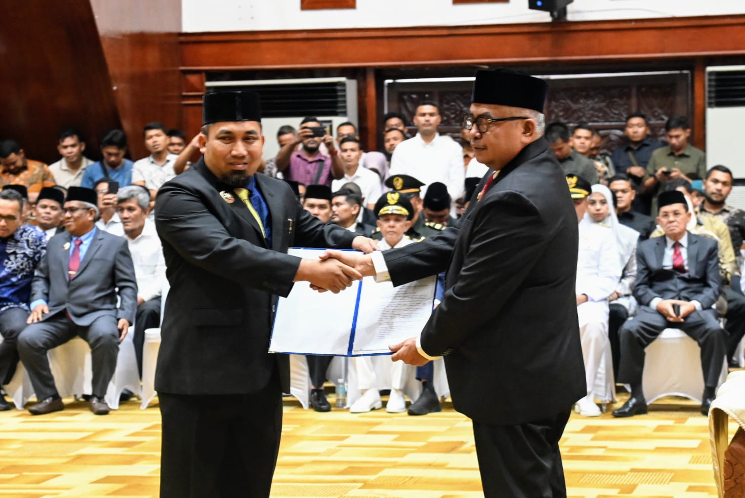 Muhammad Iswanto Terima SK Perpanjangan Pj Bupati Aceh Besar