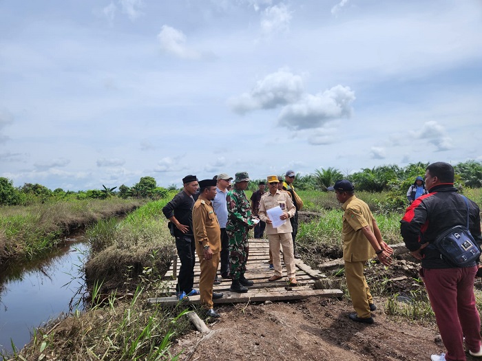 Sekda Tinjau Jalan Program Bakti Sosial TNI 2024