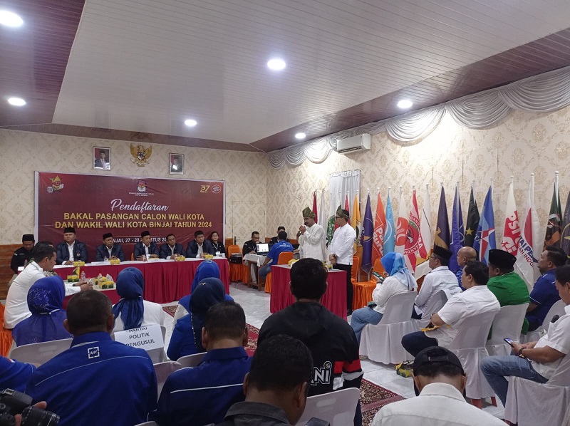 Amir-Jiji Terharu Diantar Ribuan Warga Daftar Ke KPU