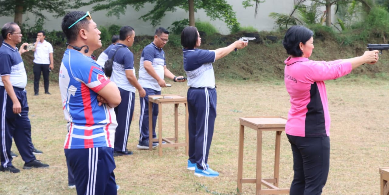 Tingkatkan Kemampuan Personel, Polres P.Siantar Latihan Menembak