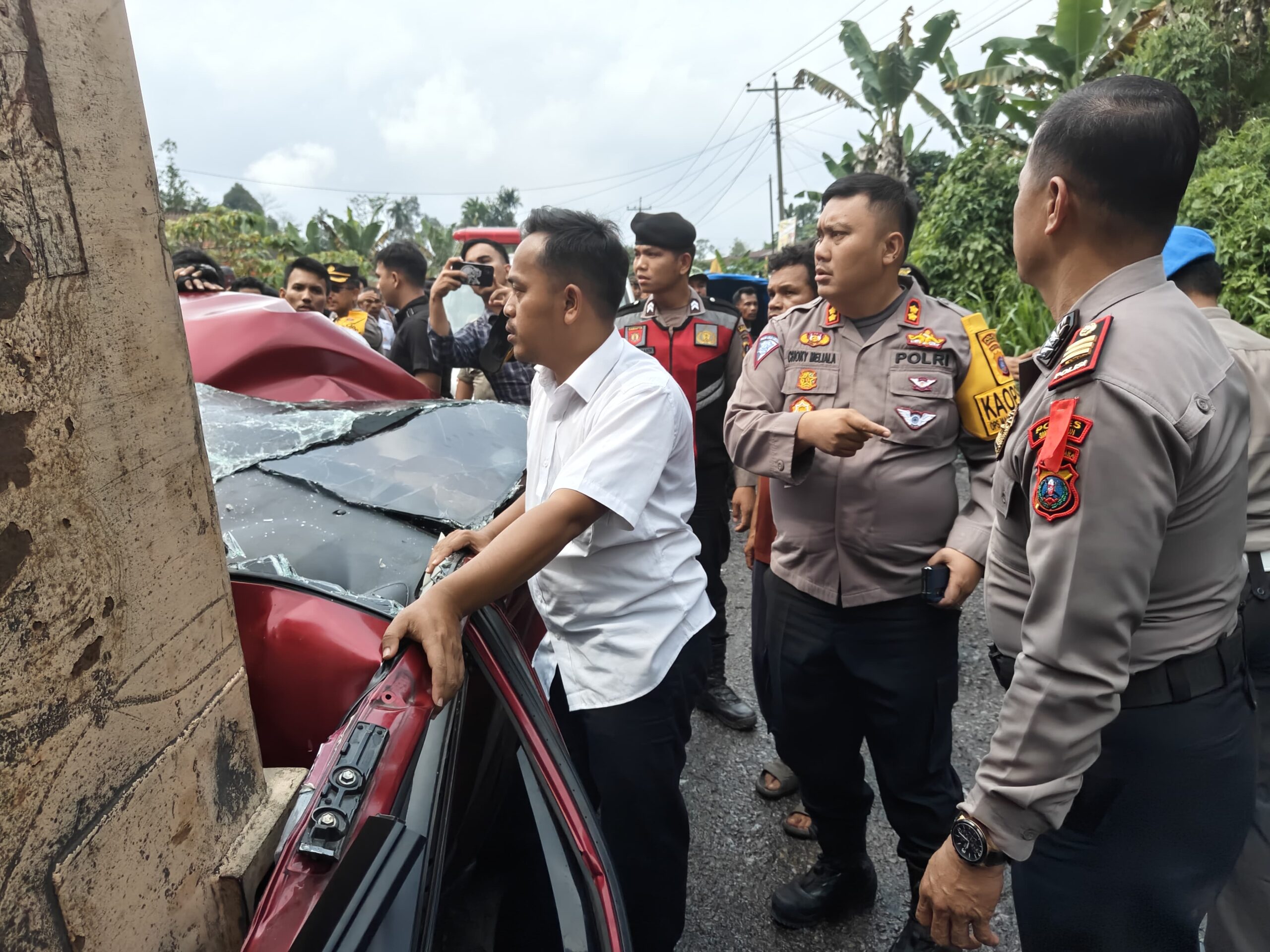 Kapolres Pimpin Evakuasi Korban Tabrakan Maut Di Jalan P.Siantar - Raya