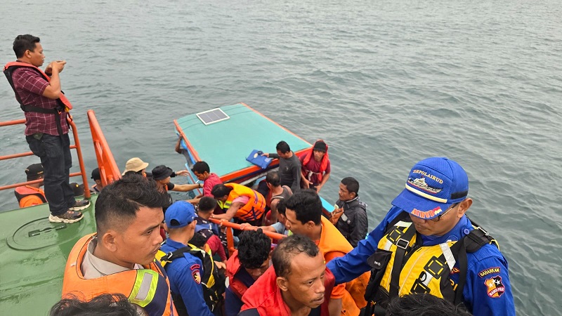 KM Subur Tenggelam Di Perairan Laut Pulau Tam Barat