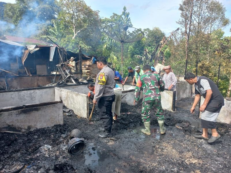 3 Rumah Ludes Terbakar Di Desa Banuaji II Adiankoting