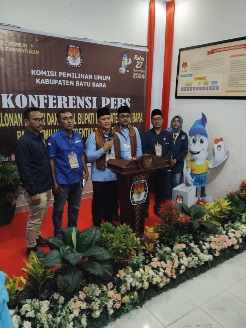 Pasangan Darwis - Oky Daftar Ke KPU Batubara