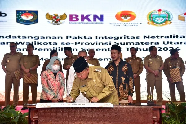 Wawako Sidempuan Teken Fakta Integritas Netralitas ASN Di Pemilu 2024