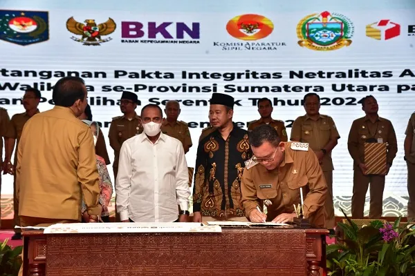 Bupati Toba Tandatangani Pakta Integritas Netralitas ASN