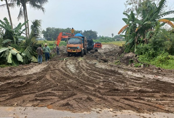 Galian C Ilegal Bebas Pakai Truk Fuso