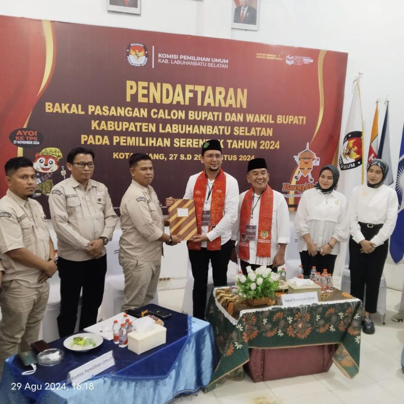 Naik Odong-odong, Pendukung Ramai-ramai Antar Fery-Syahdian Daftar Ke KPU Labusel