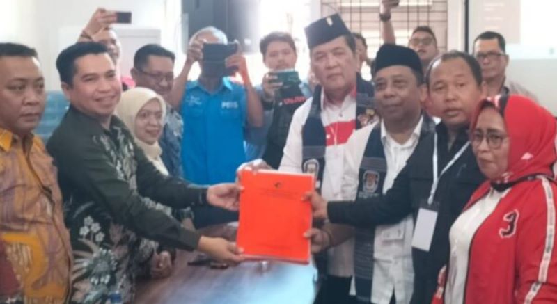 Paslon Yan Santoso Purba-Irwan Mendaftar Ke KPU P.Siantar