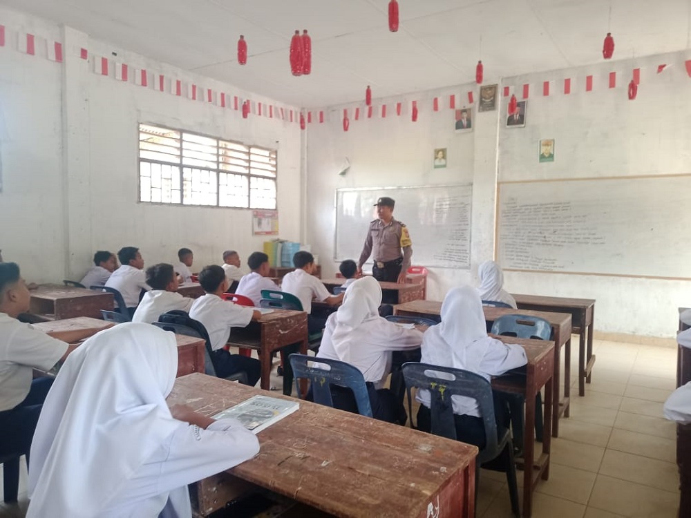 Polsek Padangtualang Edukasi Siswa Baru Cegah Kenakalan Remaja 