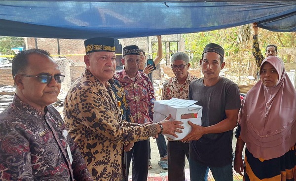 Disdik Santuni Korban Kebakaran