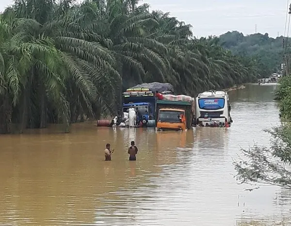 Jalinsum Aceh-Sumut<br>Masih Lumpuh Total