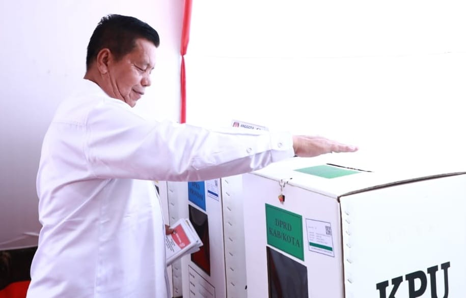 Bupati Dan Wabup Simalungun Gunakan Hak Suara, Ini Pesan Keduanya