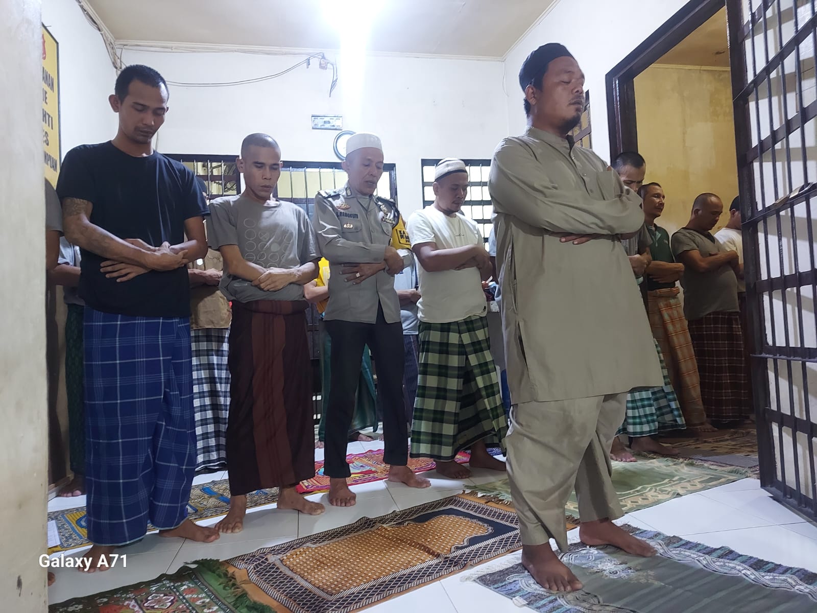 Tahanan Polres P.Sidimpuan Shalat Tarawih Berjamaah