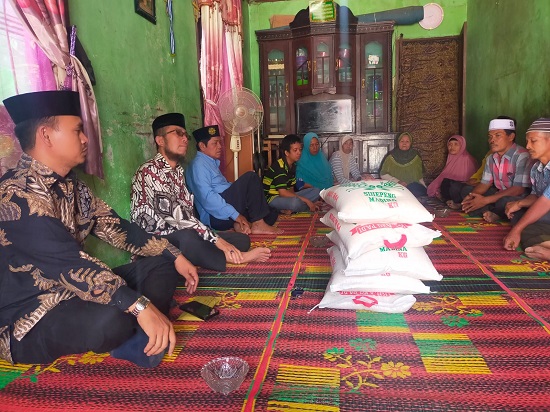 PD Muhammadiyah Madina Bantu Korban Kebakaran Sihepeng