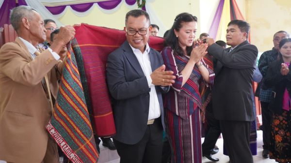 Jemaat GKPI Porsea Kota Keluhkan Kelangkaan Pupuk Di Hadapan Bupati
