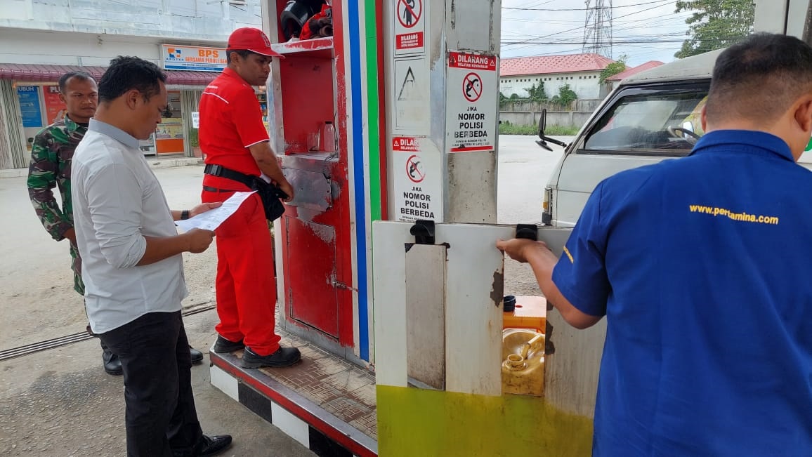 Polres Taput Awasi Distribusi BBM Di SPBU Jelang Idulfitri 1455 H