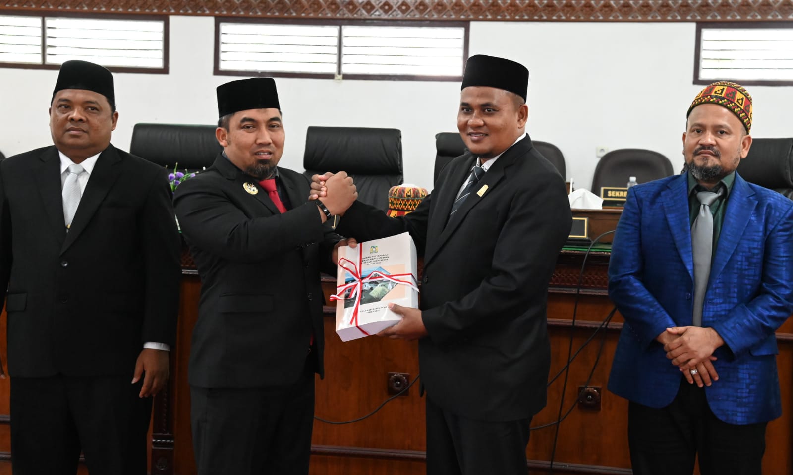 Pj Bupati Aceh Besar Sampaikan LKPJ TA 2023 Di Paripurna DPRK