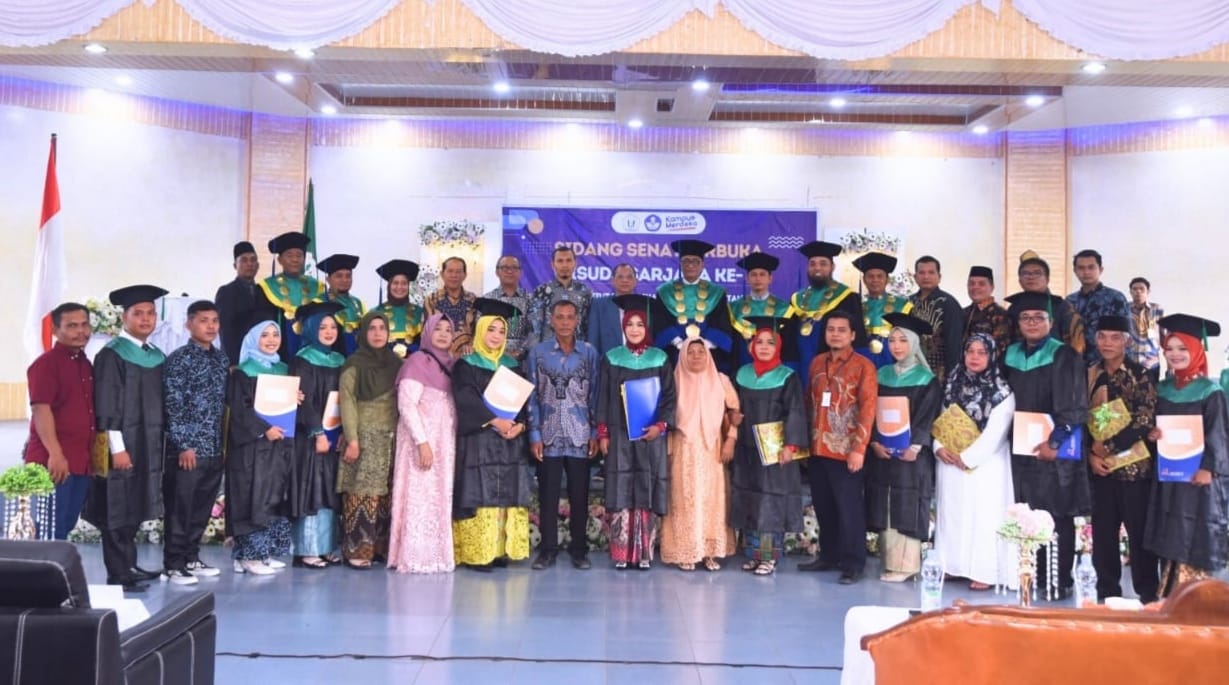 Rektor IPTS Wisuda 203 Mahasiswa