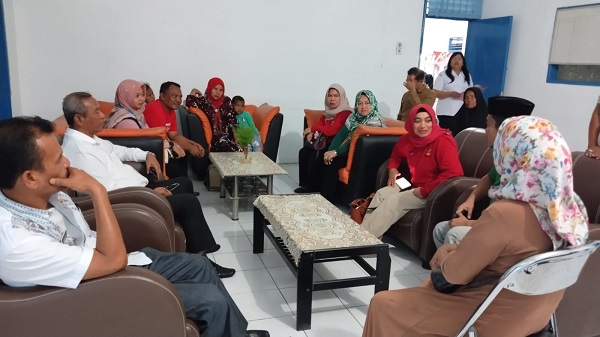 Terpisah Enam Tahun, Pj Bupati Agara Kembalikan Dua Bocah Ke Pangkuan Sang Ibu