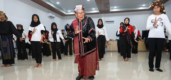 Tim Verifikasi AKI 2023 Uji Penari Usia 89 Tahun