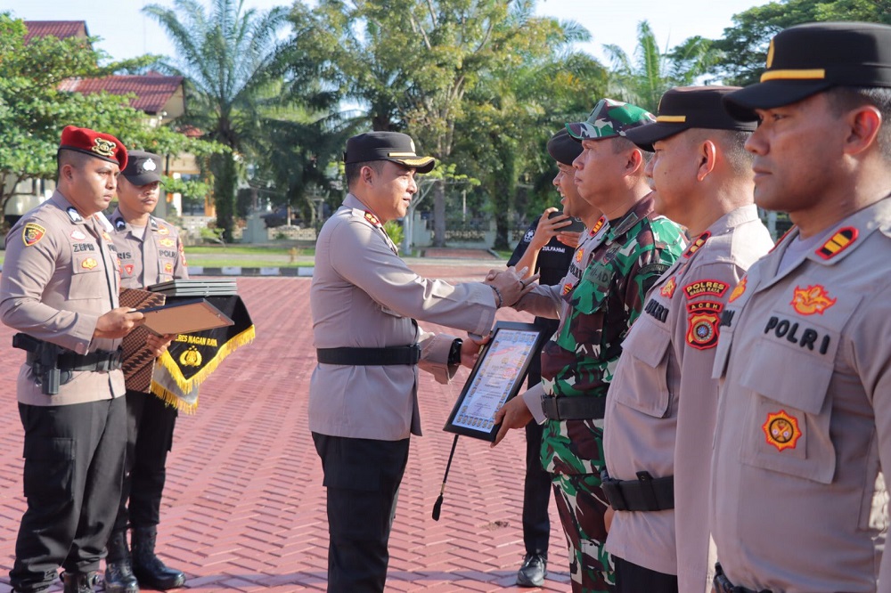 Berhasil Tangani Karhutla, Kapolres Beri Penghargaan