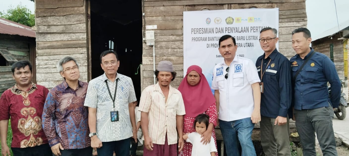 Kolaborasi Komisi VII DPR Dan ESDM Pasang Baru Listrik Gratis 249 RT