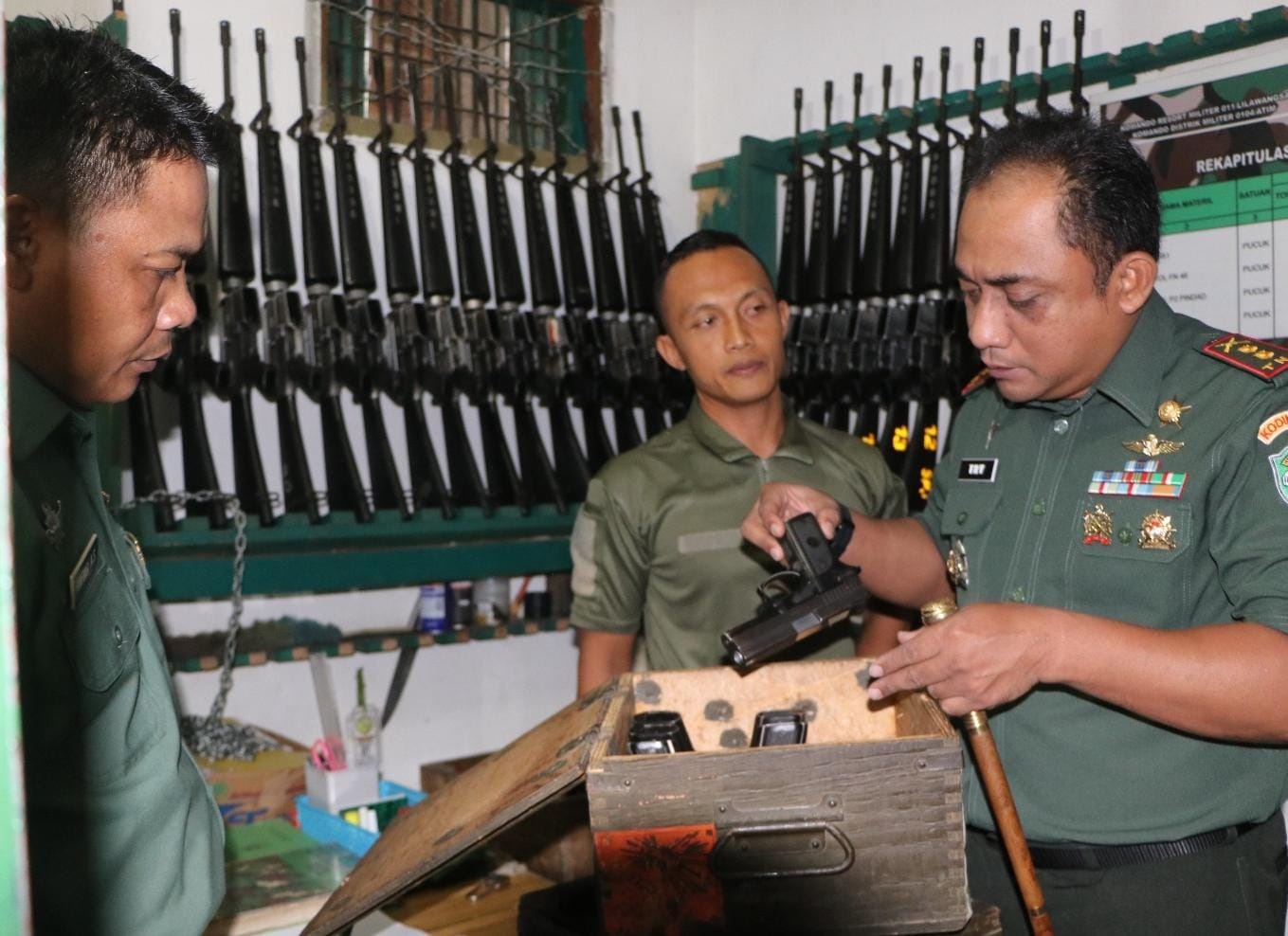 Dandim 0104/Atim Periksa Kelengkapan Dan Keamanan Gudang Senjata