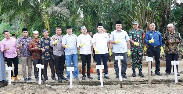 Wabup Asahan Mulai Pembangunan Musholla Siti Amin