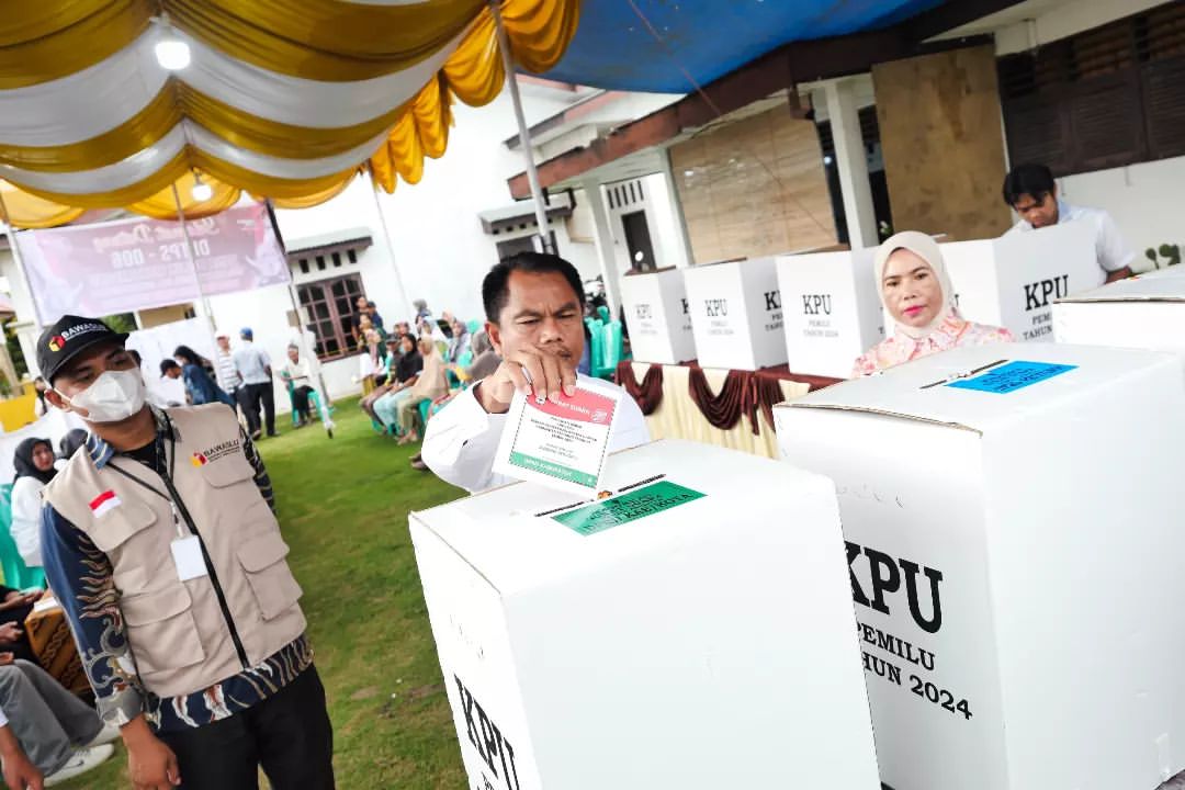 Gunakan Hak Suaranya, Bupati Dan Wabup Sebut Pemilu Di Sergai Berjalan Lancar