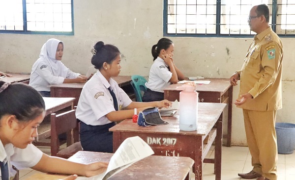 Diikuti 12.354 Siswa, Wabup Simalungun Monitoring UAS SMP