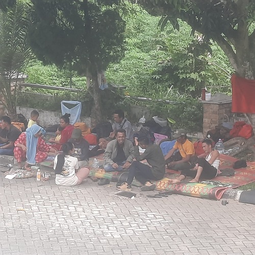 Massa Singkuang 1 Masih Bertahan Di DPRD Madina