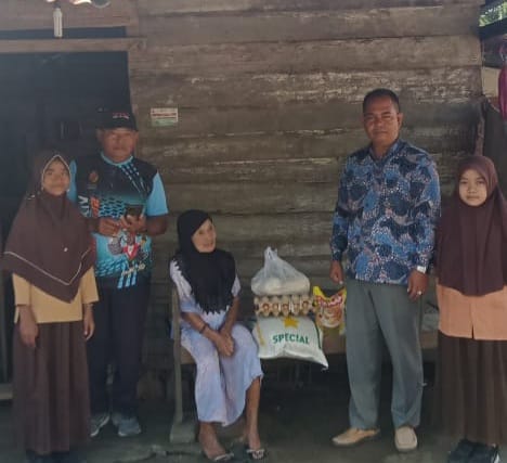Jumat Berkah, SDN Karanganyar Bantu Sembako Warga Kurang Mampu