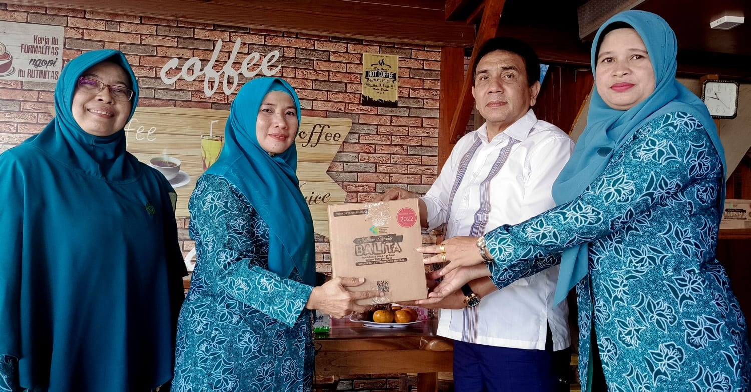 HT M Nurlif Salurkan Bantuan PMT Ibu Hamil Dan Balita