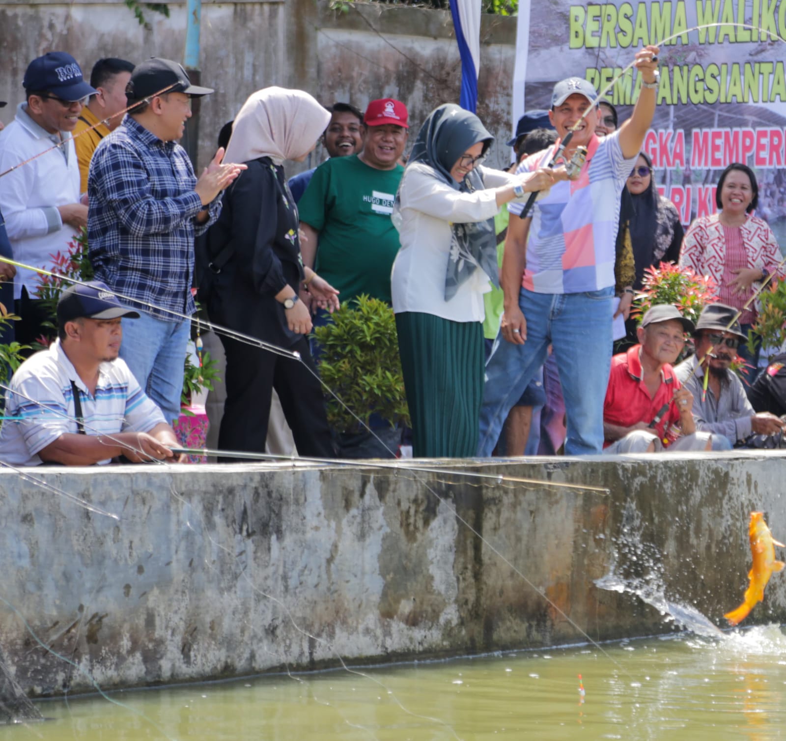 Wali Kota P.Siantar Bahagia Dapat Ikan Mas Lomba Pancing